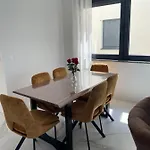 Softic Azra * אומאג